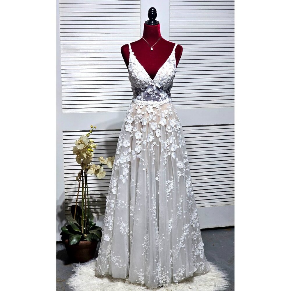 Ashley Lauren Women's White Floral Embroidered Long Prom/Wedding Dress Sz 2 2807